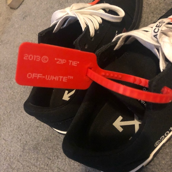 Off-White Vulcanized Sneaker - Picture 4 of 10